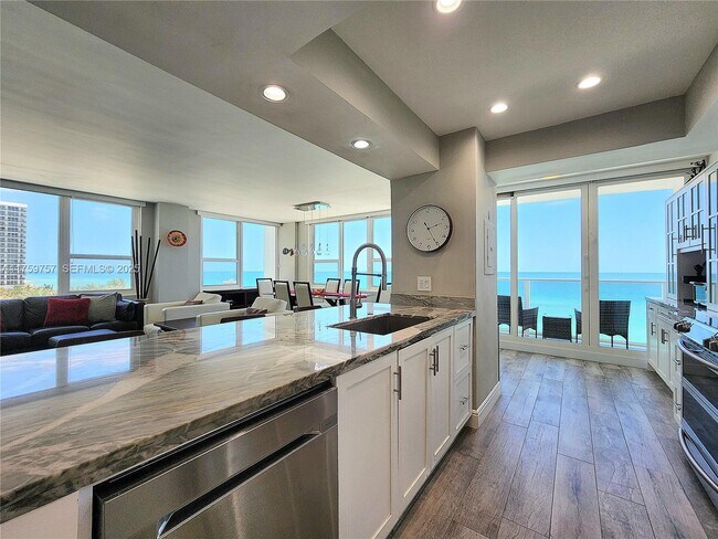 Building Photo - 3505 S Ocean Dr