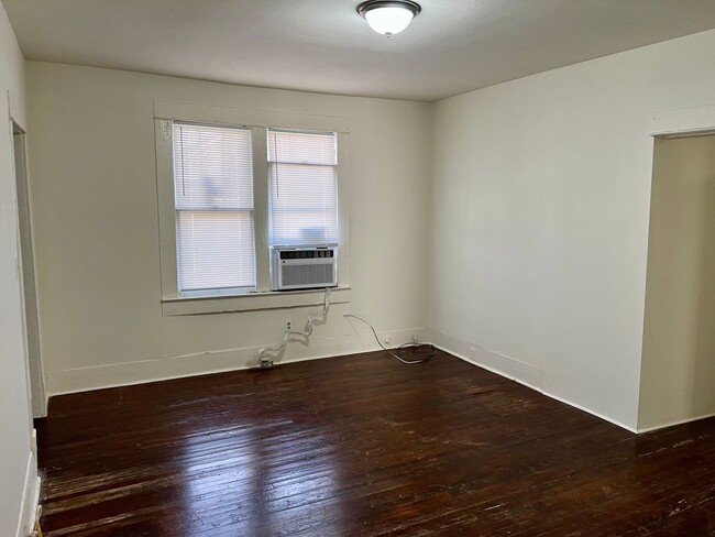 Building Photo - West End 3 Bedroom, 1 Bath for Rent with u...