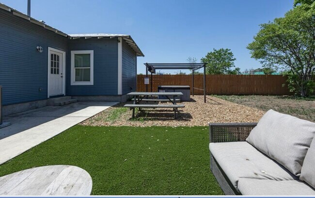 Building Photo - 403 Givens Ave
