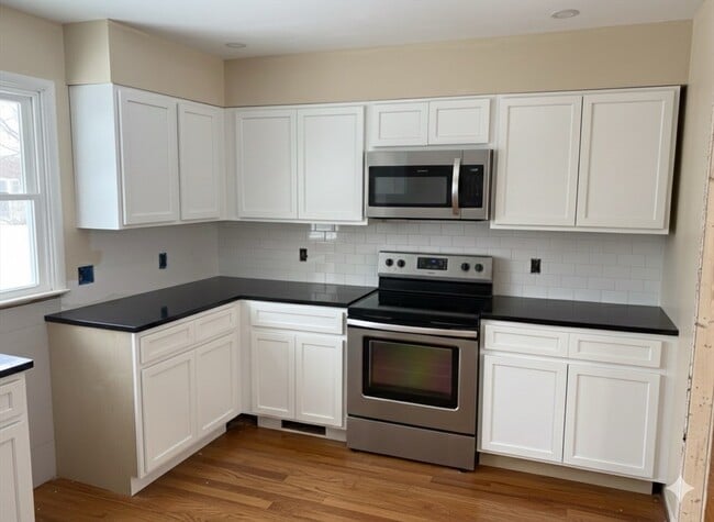 Building Photo - 6 Highland Cir