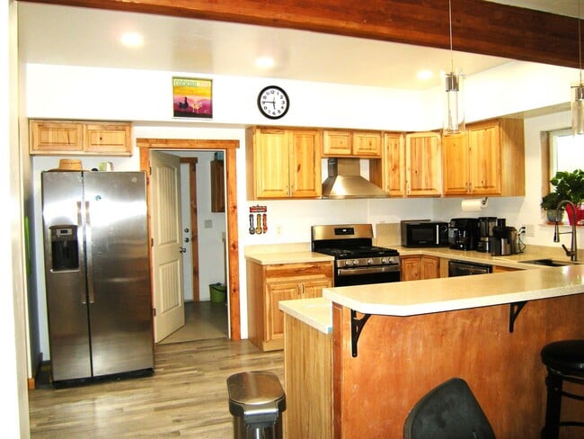 Building Photo - Townhome