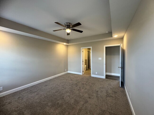 Building Photo - Stunning 4-Bedroom, 3-Bathroom Home – A Mu...