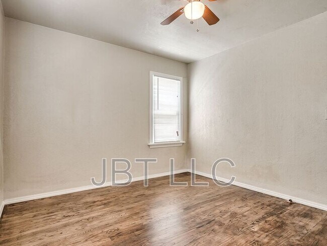 Building Photo - 2132 Andover Ct