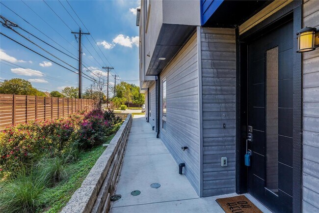 Building Photo - 1417 Kramer Ln