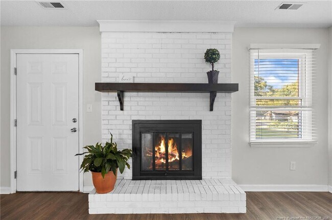 Building Photo - 5839 Rivercroft Rd