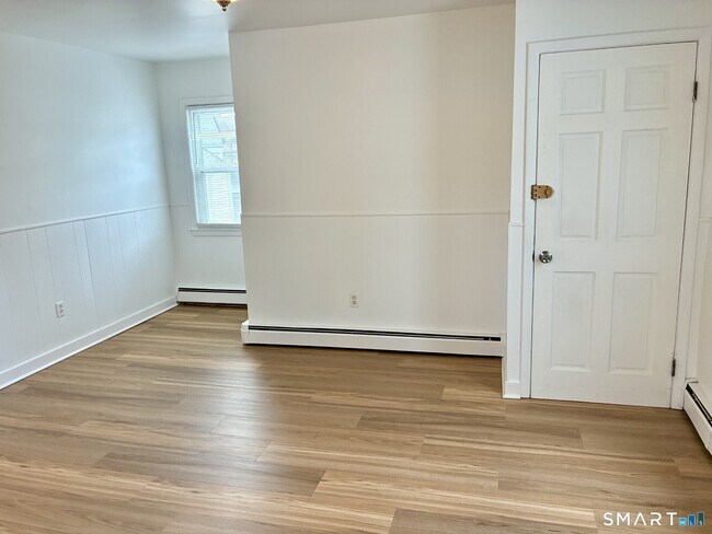 Building Photo - 658 Beechmont Ave