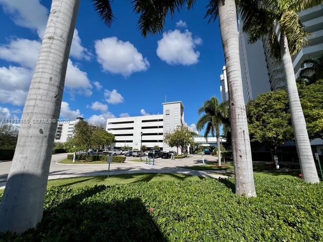 Building Photo - 14951 Royal Oaks Ln