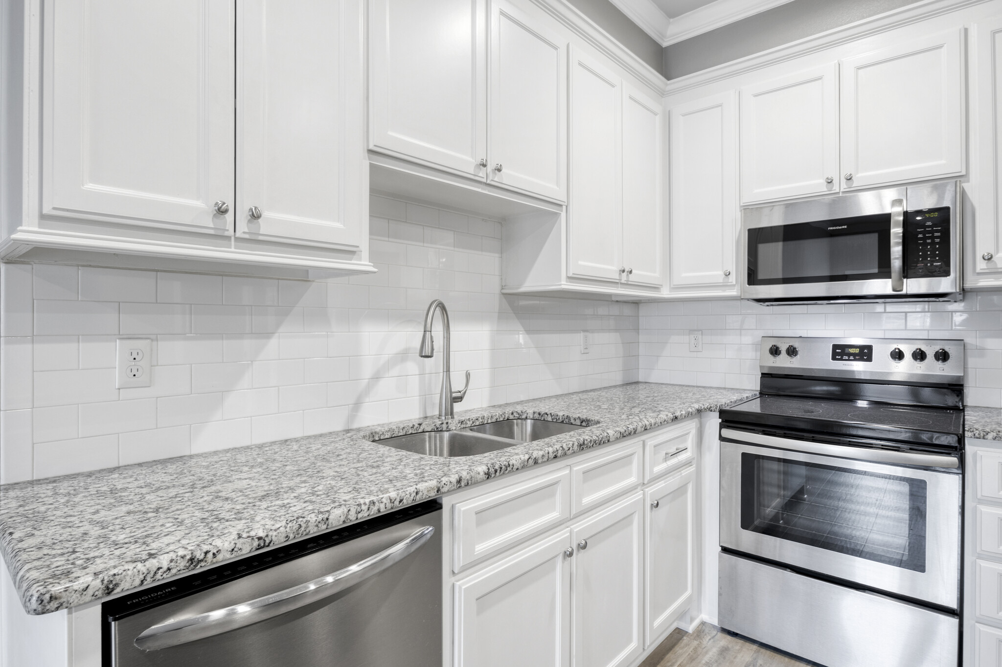 Kitchen - 16076 Echo Glen Dr