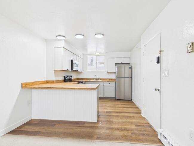 Building Photo - 829 17th Ave