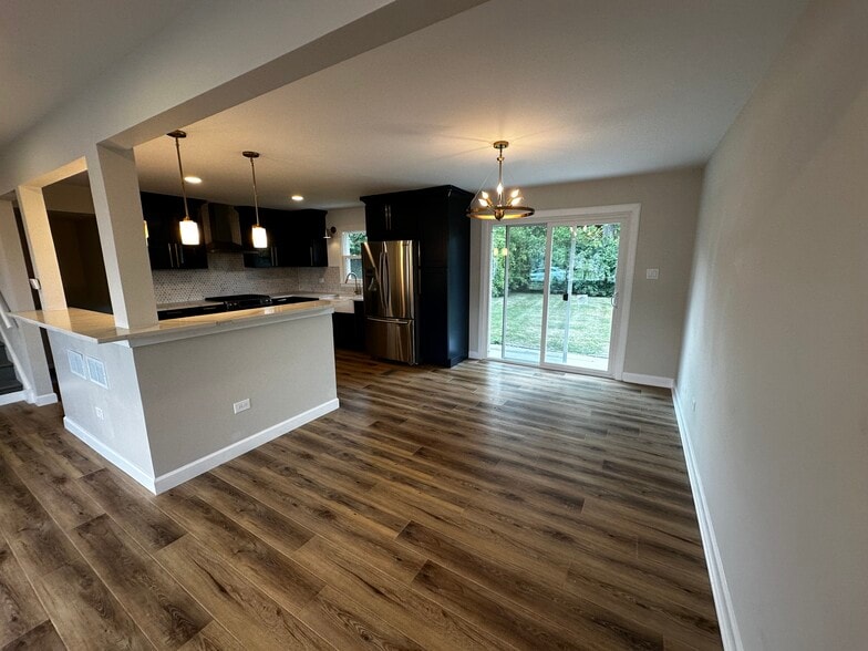 Building Photo - 10325 S Interlochen Dr