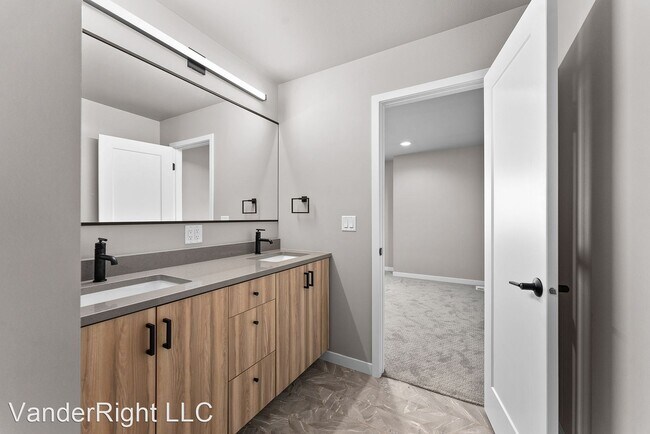 Building Photo - 3 br, 2.5 bath House - 502 N Harper Ave