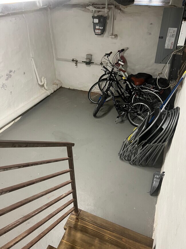 Building Photo - 2340 E Boston St