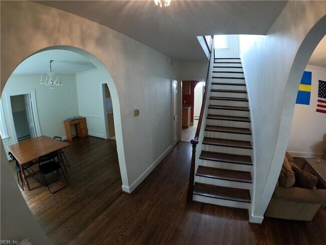 Building Photo - 1600 Cedar Ln