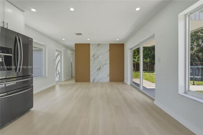 Building Photo - 20440 NW 20th Ct