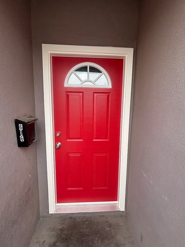 Building Photo - 616 B St