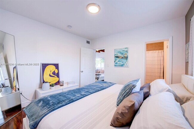 Building Photo - Northeast 169th Street, North Miami Beach, FL 33162 - 3 BR 2 BA single-family home