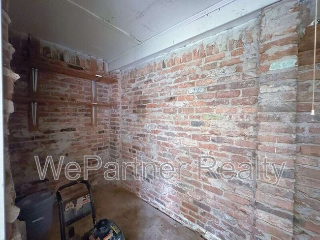 Building Photo - 2223 Shamrock Dr