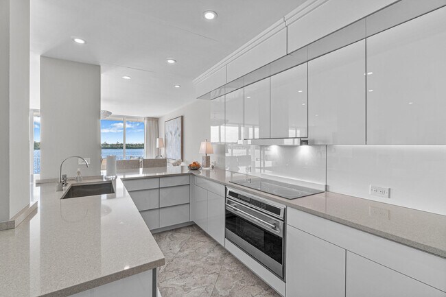 Building Photo - 2784 S Ocean Blvd