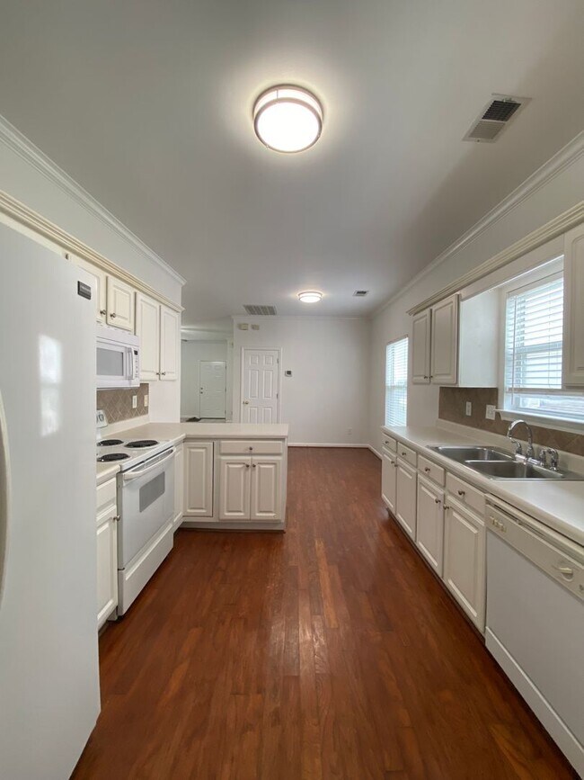 Building Photo - Home for rent in Hoover!!!! Available to V...