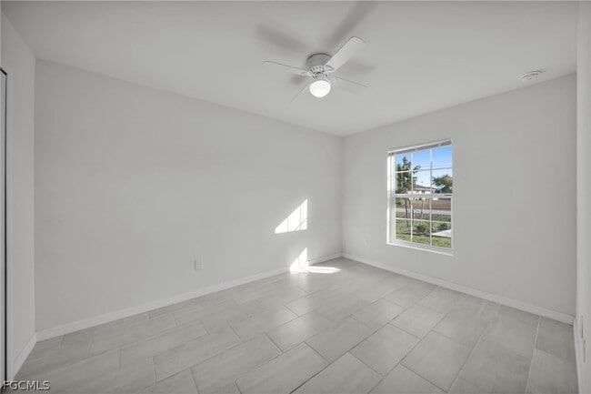 Building Photo - 614 SW 3rd Ct