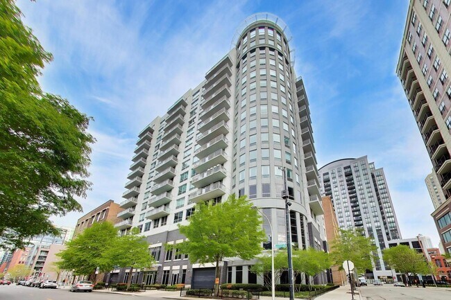Building Photo - 421 W Huron St