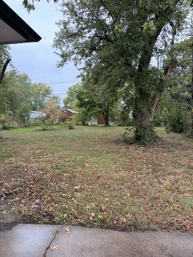 Building Photo - CHARMING 3 BEDROOM / 1 BATHROOM HOUSE IN J...