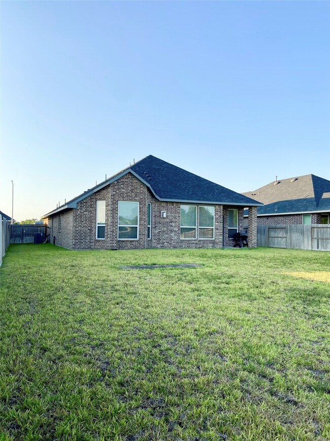 Building Photo - 12106 Champion's Frst Dr