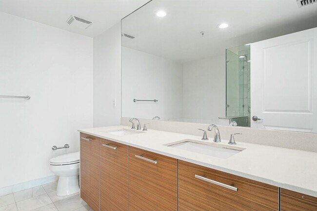Building Photo - 480 Hibiscus St