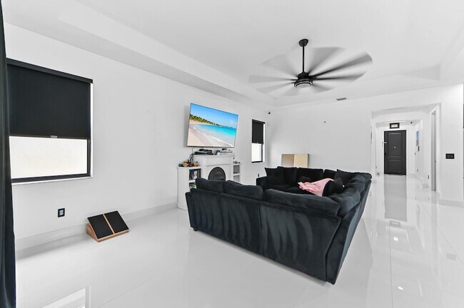 Building Photo - 7461 Moonrise Dr