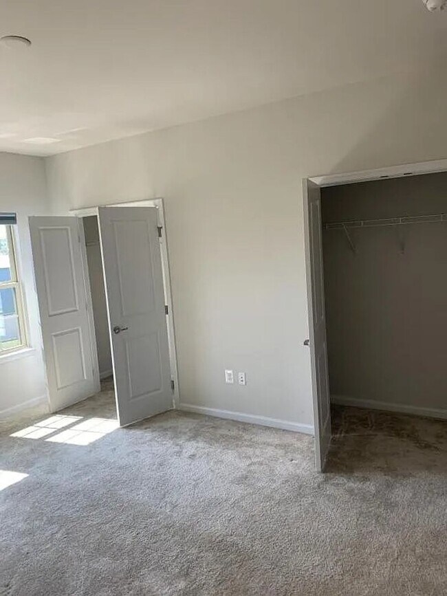 Building Photo - Modern 2BR + Office Townhome with Garage &...