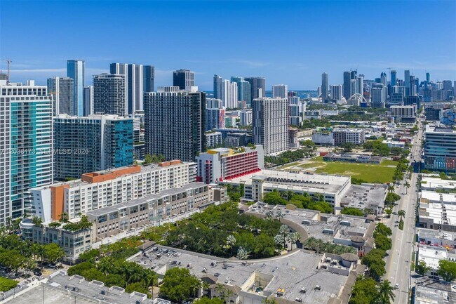 Building Photo - 90 FL-90