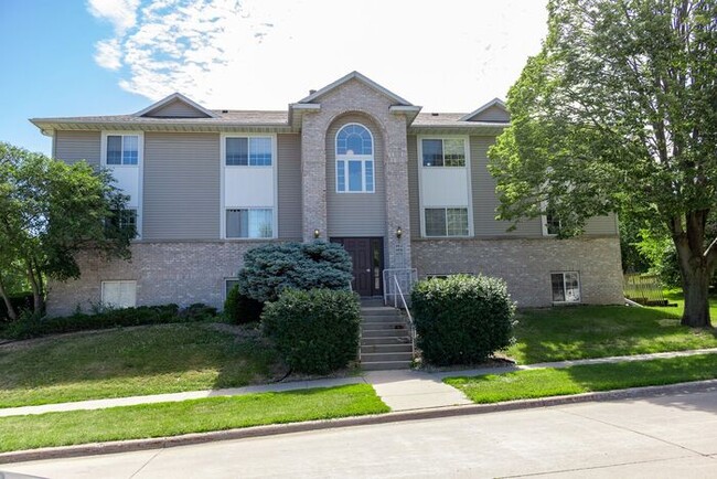 Primary Photo - $1,095 | 2 Bedroom, 1 Bathroom 2nd Floor C...