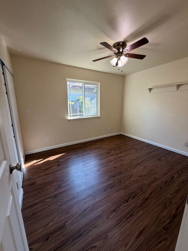 Building Photo - 7860 Summerplace Dr