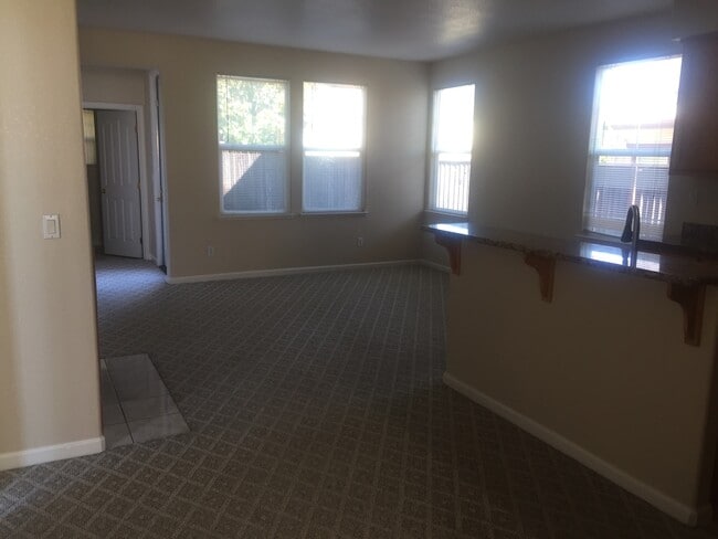 Building Photo - 772 Montecito Ct