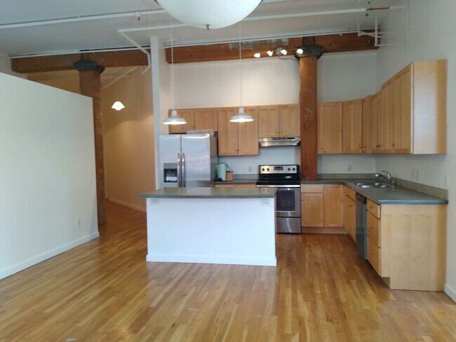 Building Photo - Loft Living At It's Finest In LODO!