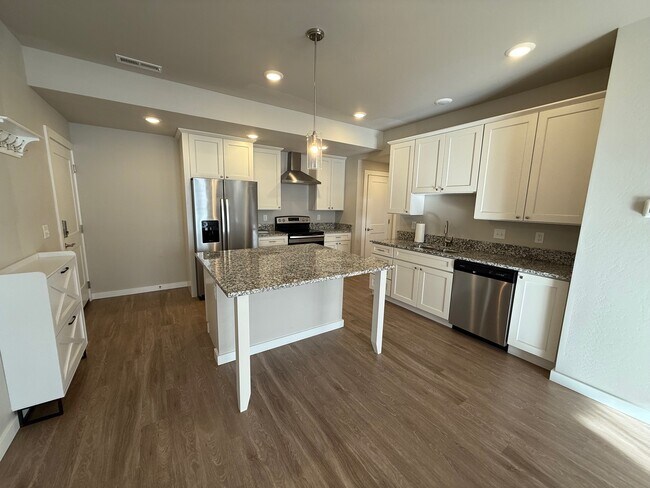 Building Photo - 2710 Sartain St