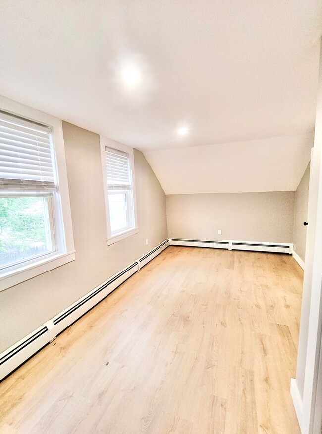 Building Photo - 107 Sterry St