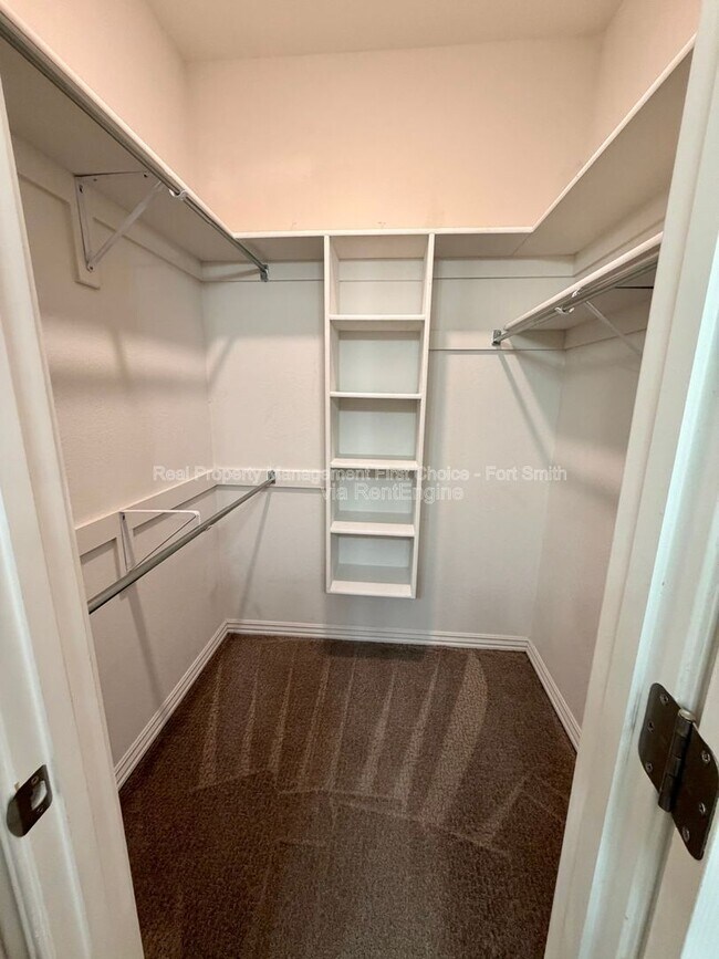 Building Photo - 9720 Haven Blvd