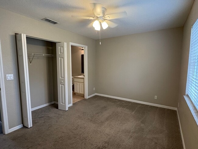 Building Photo - 2/2.5 Townhome in Fort Myers for Rent