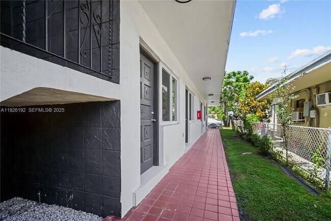 Building Photo - 2622 NW 24th St