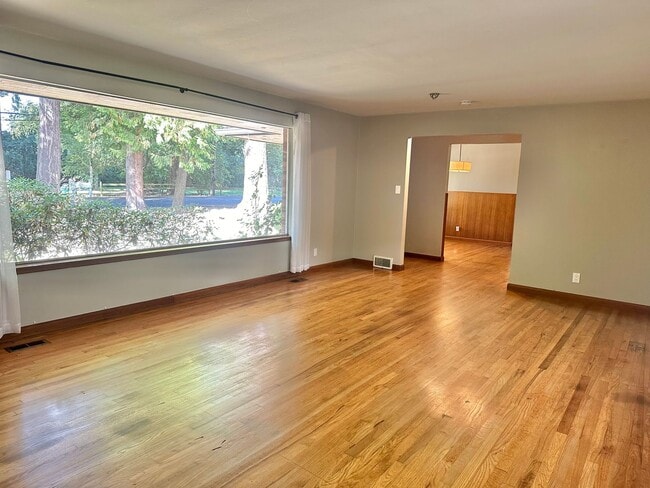 Building Photo - North Mercer Island Home .  First Hill