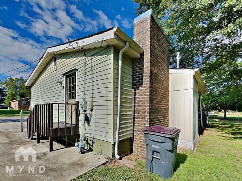 Building Photo - 217 Marshall Dr