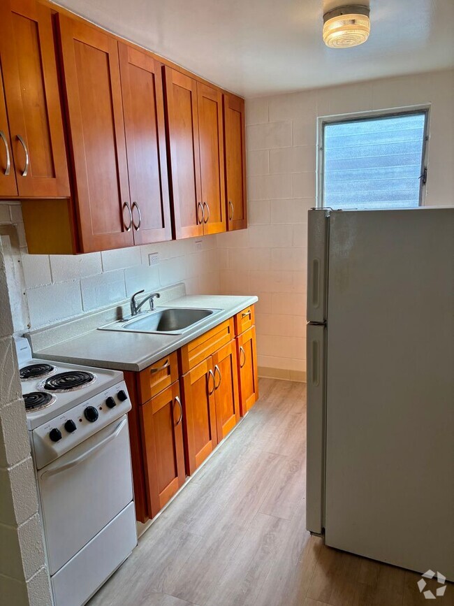 Building Photo - Available now | 2 bedrooms, 1 bathroom, 1 ...