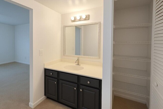 Building Photo - 1739 Embassy Dr