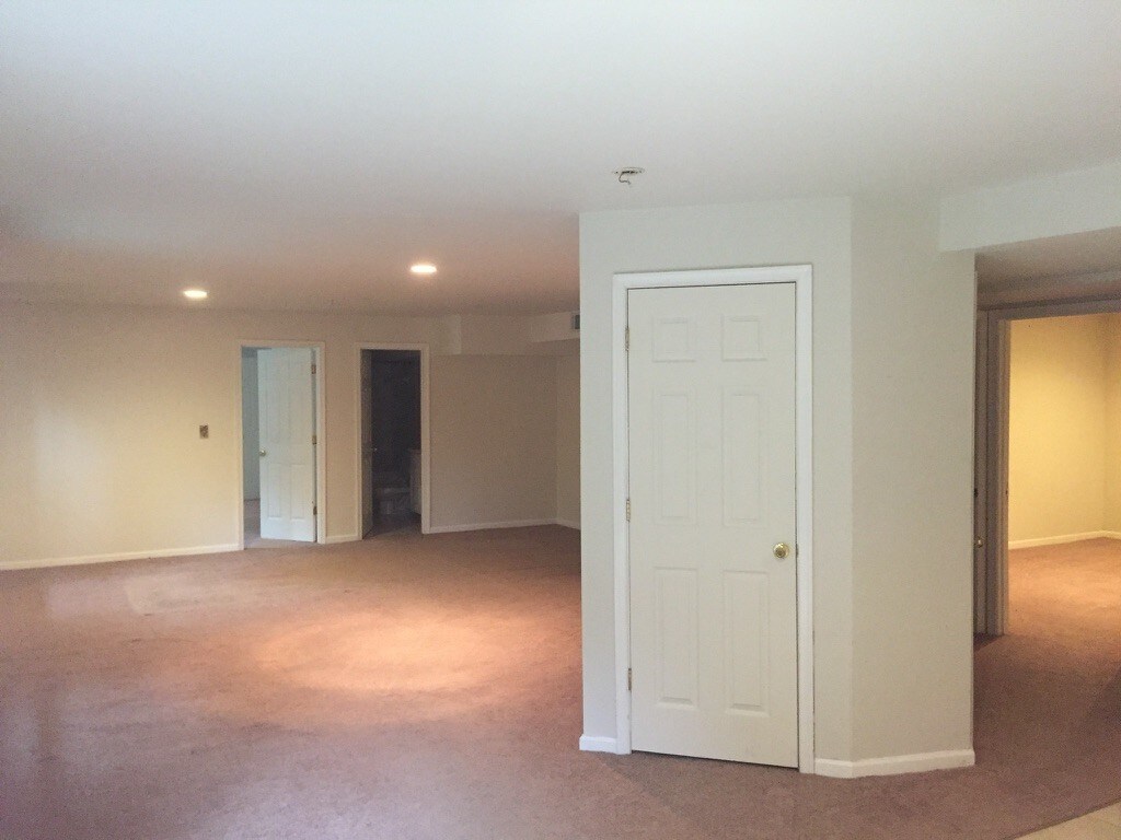 Living room 1D - 4300 Stablemere Ct