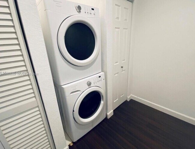 Building Photo - 3164 Merrick Terrace