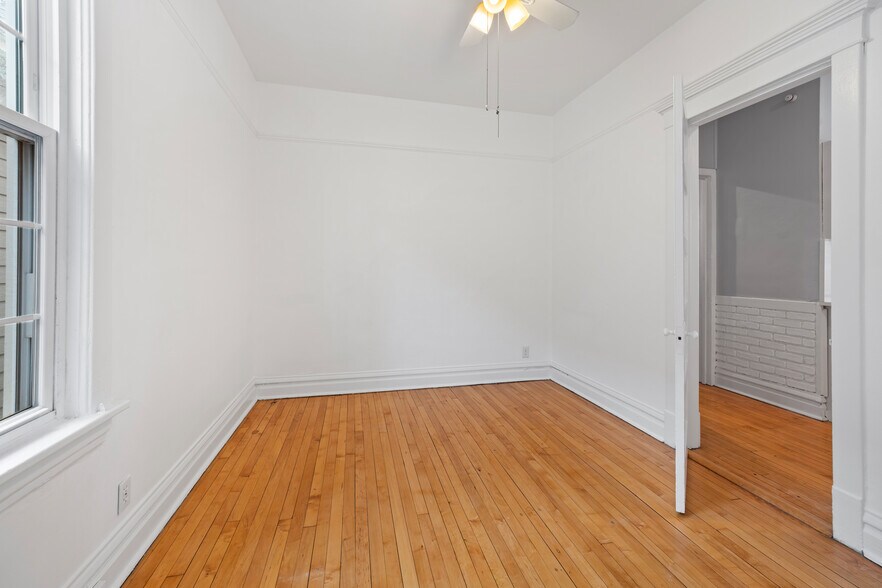 Building Photo - 3915 N Seeley Ave