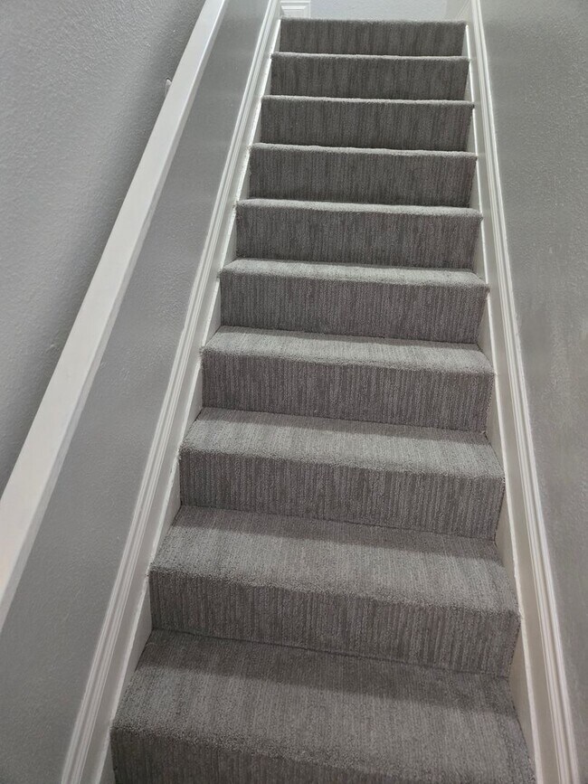 Building Photo - Fantastic and spacious 2 beds, 1.5 bath townhome in Phoenix