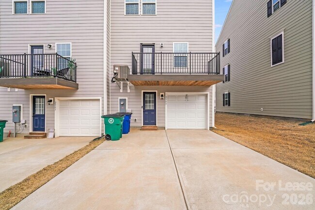 Building Photo - 2303 Autumn Olive Ln