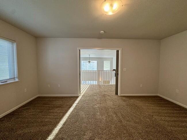 Building Photo - 6 E 12th Ave